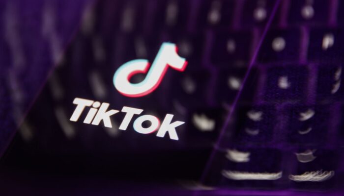 tiktok-sunsets-its-creator-marketplace-for-tiktok-one,-a-broader-solution-with-ai-tools