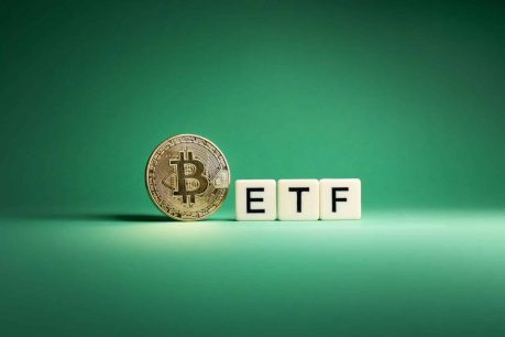 bitcoin-spot-etf-exodus-continues:-$900-million-outflows-extend-losing-streak