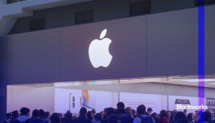 macbooks-to-metaplanet:-the-corporate-bitcoin-dominoes-are-falling