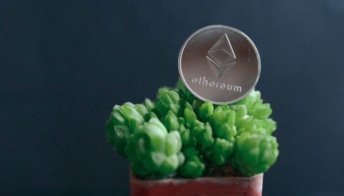 ethereum-may-be-headed-to-$1,200-–-can-eth-make-a-comeback?-analysts-explain