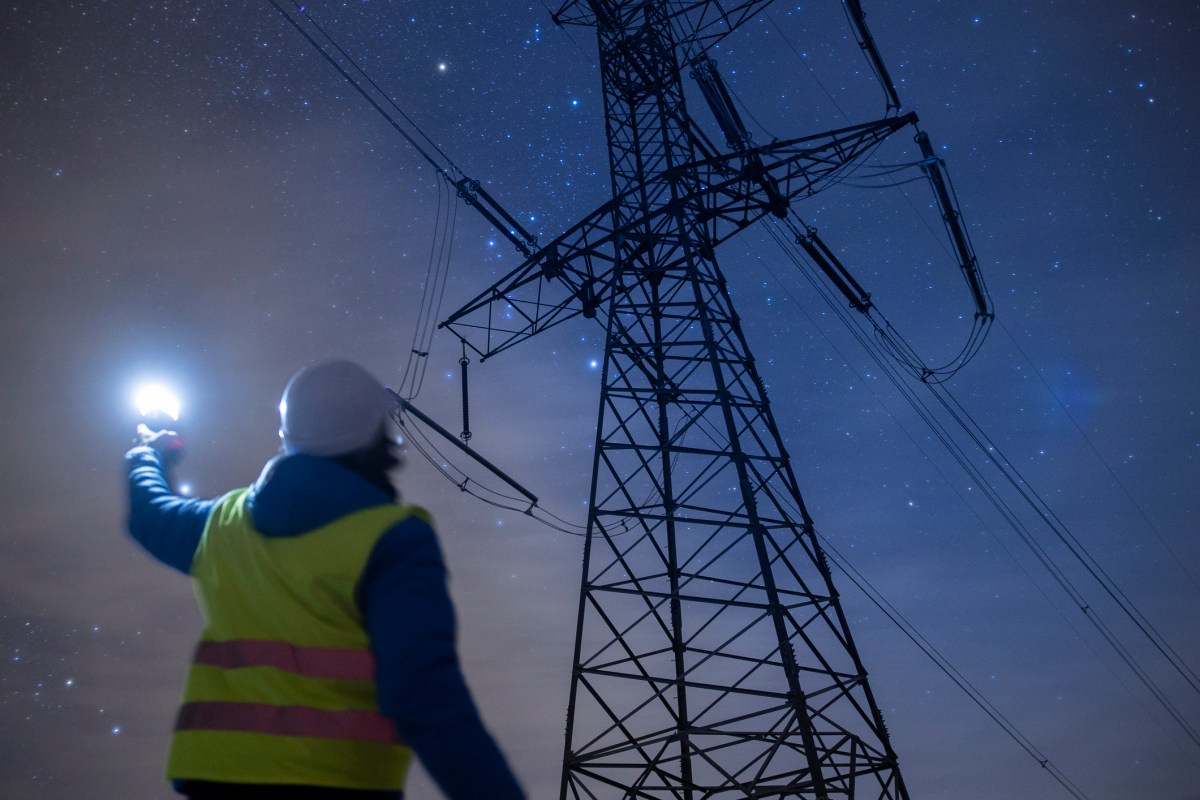 google-thinks-ai-can-untangle-the-electrical-grid’s-bureaucracy