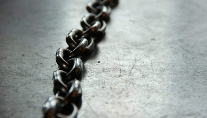 chainlink-shake-up:-investors-pull-$120-million-from-exchanges