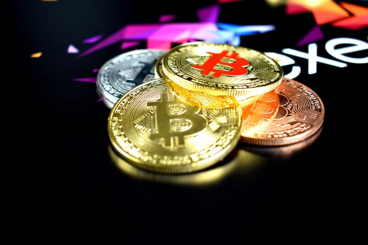 bitcoin-price-flashes-golden-cross-that-only-happens-once-every-cycle,-what-to-expect