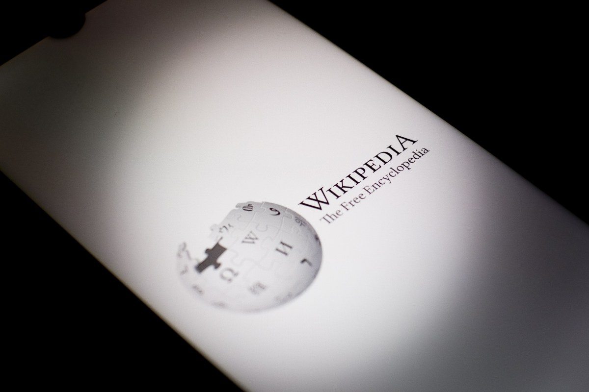 wikipedia-says-it-will-use-ai,-but-not-to-replace-human-volunteers