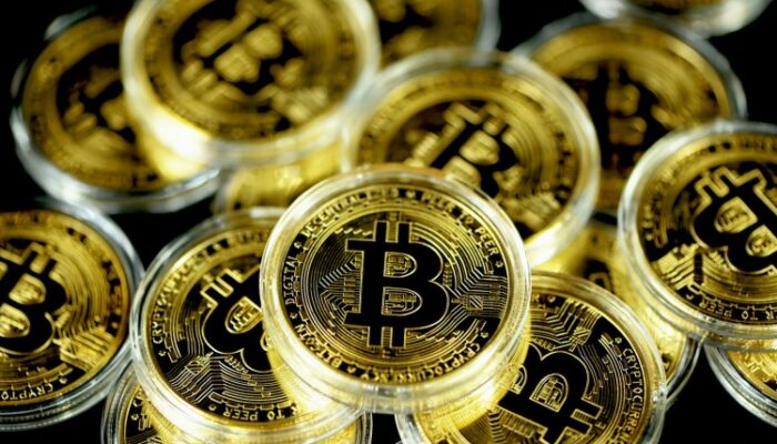bitcoin-still-far-from-a-true-supply-shock,-analyst-explains