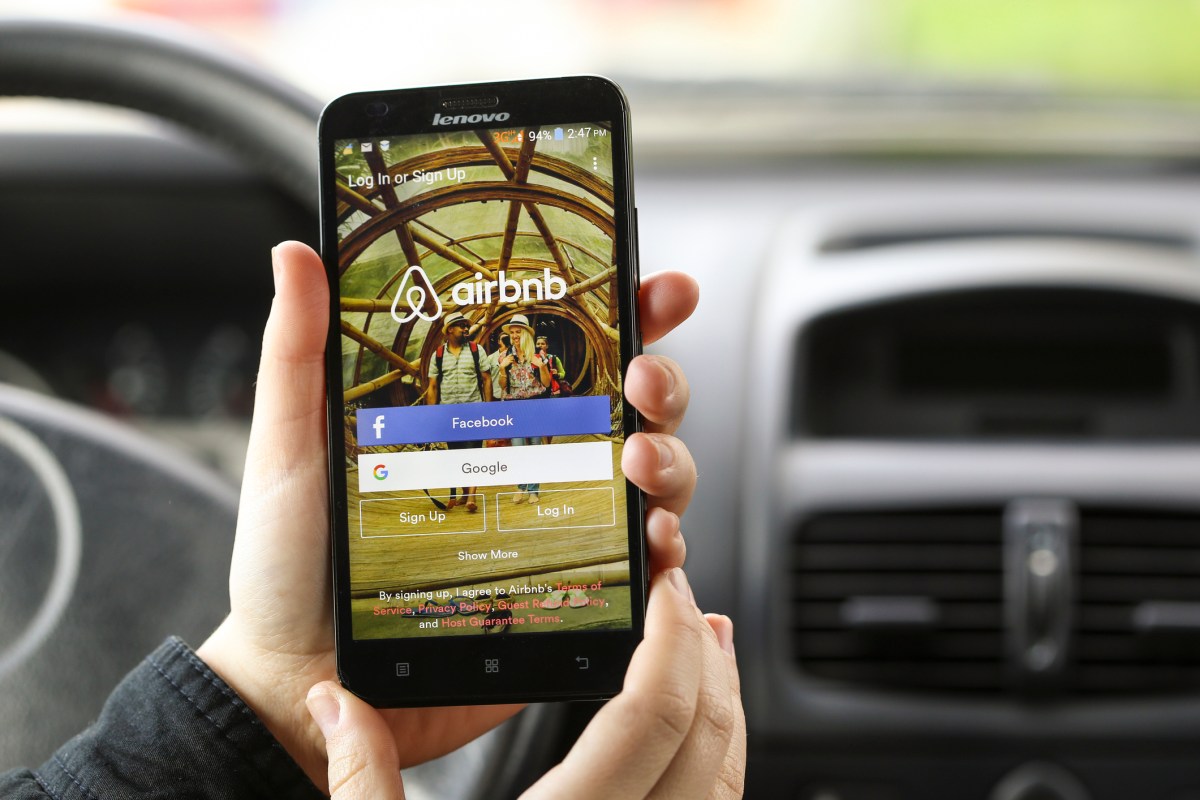airbnb-is-quietly-rolling-out-an-ai-customer-service-bot-in-the-us