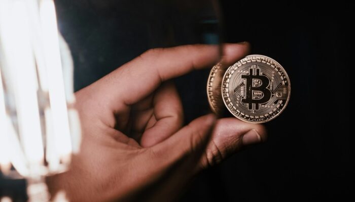 bitcoin-flashing-pre-rally-signals-seen-before-major-2024-breakouts,-analyst-says