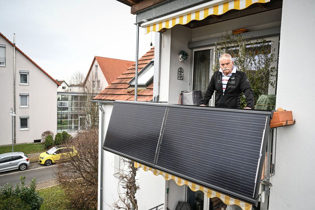 why-balcony-solar-panels-haven’t-taken-off-in-the-us