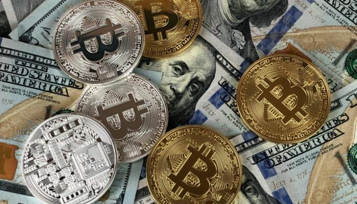 bitcoin-at-critical-juncture-–-price-levels-to-watch:-analyst
