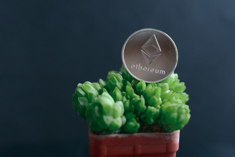 ethereum-holders-stay-committed-despite-unrealized-losses-–-signs-of-an-incoming-rally?