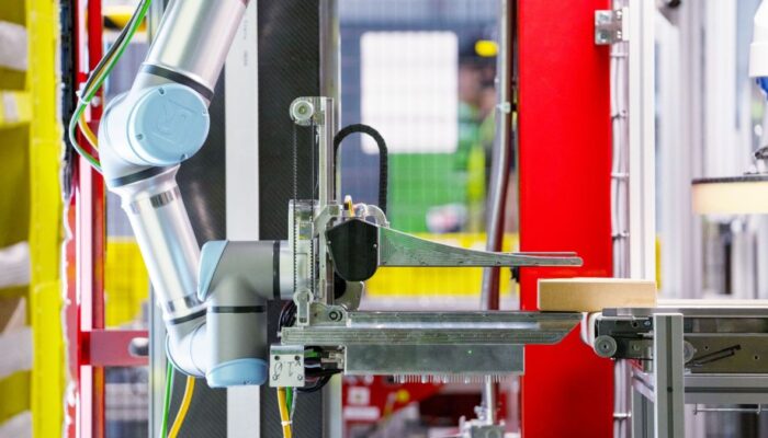 amazon-debuts-a-warehouse-robot-with-a-sense-of-‘touch’