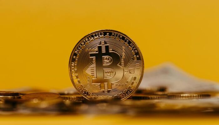 is-bitcoin-headed-for-a-new-ath-after-$104,000-triumph?-what-this-market-expert-thinks
