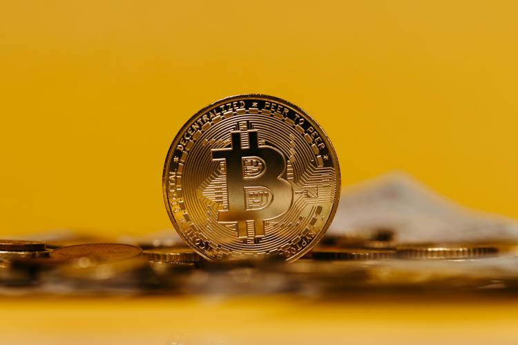 is-bitcoin-headed-for-a-new-ath-after-$104,000-triumph?-what-this-market-expert-thinks