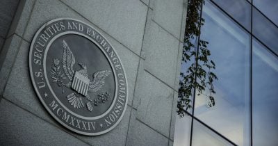 sec-delays-solana-and-litecoin-etfs-as-dogecoin-and-blackrock-proposals-enter-public-comment
