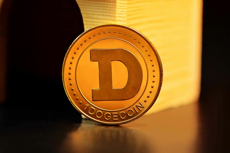 dogecoin-price-tops-tend-to-follow-surges-in-retail-futures-activity,-analysis-shows