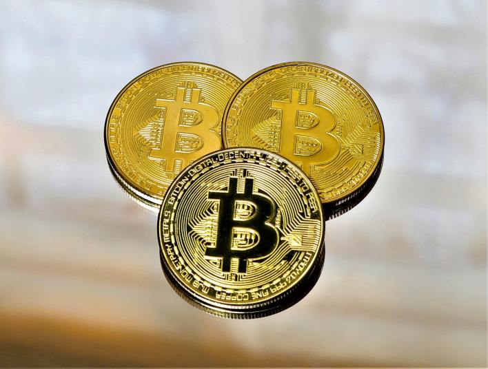 bitcoin-bulls-face-make-or-break-moment-at-$106,500-resistance-–-details