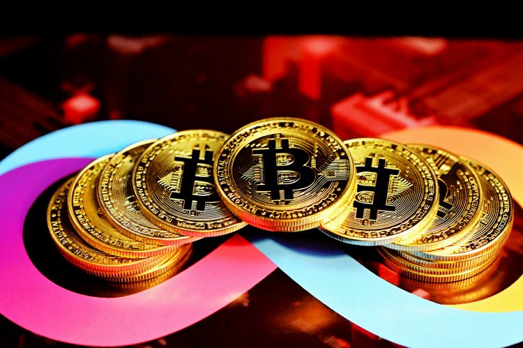 bitcoin-must-close-above-$107,000-to-confirm-breakout-or-risk-dropping-to-$98k