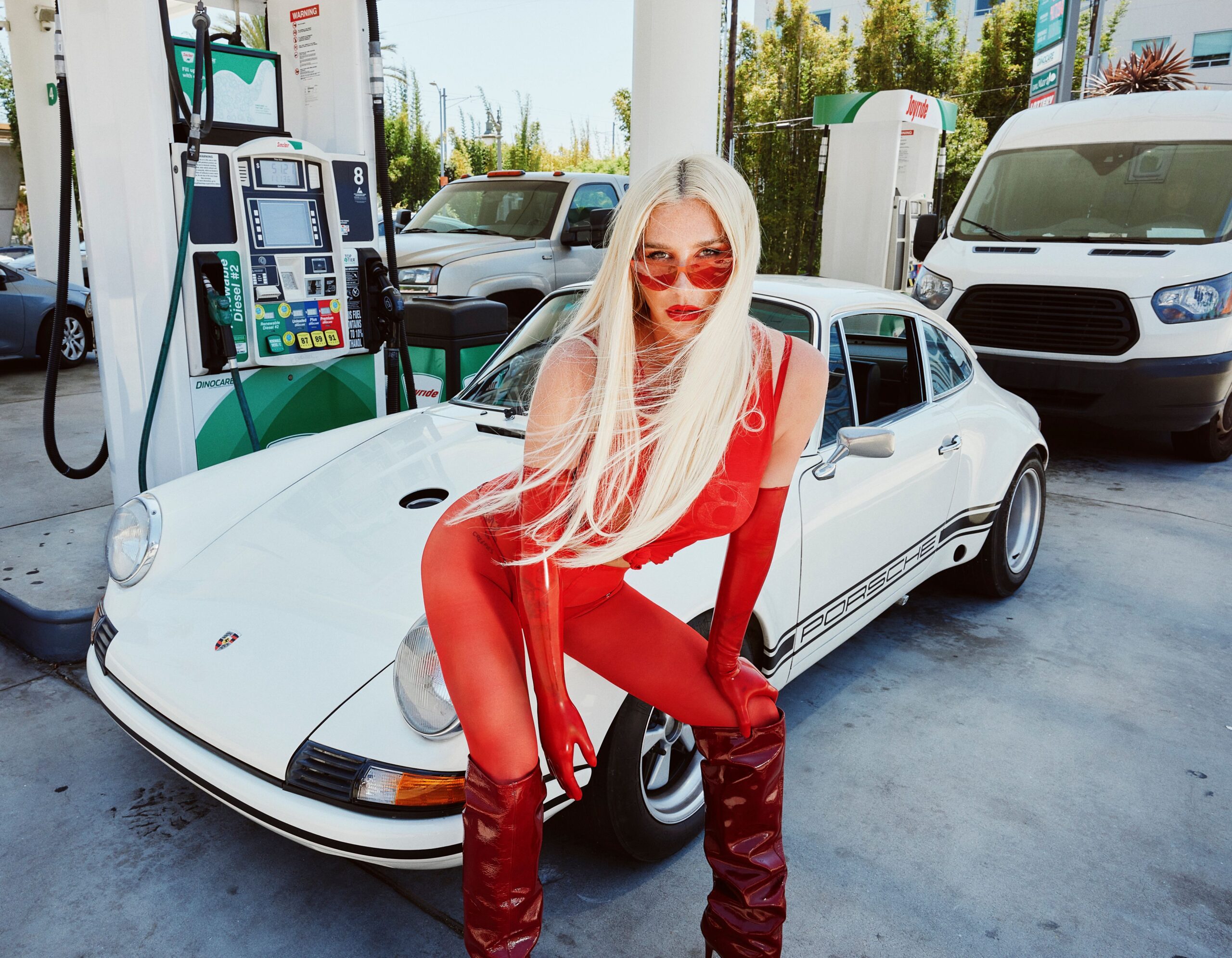 kesha-wants-to-‘smash’-the-music-industry-with-a-new-linkedin-style-app