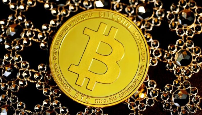 bitcoin-ath-met-with-mixed-whale-reactions-–-what’s-the-market-signal?
