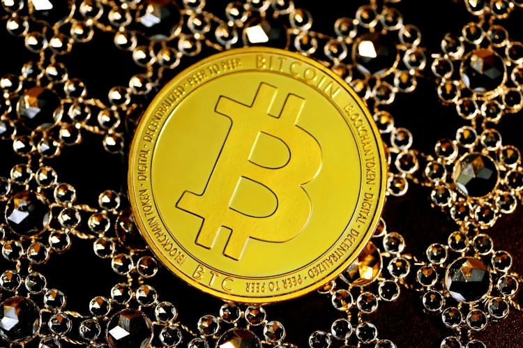 bitcoin-ath-met-with-mixed-whale-reactions-–-what’s-the-market-signal?