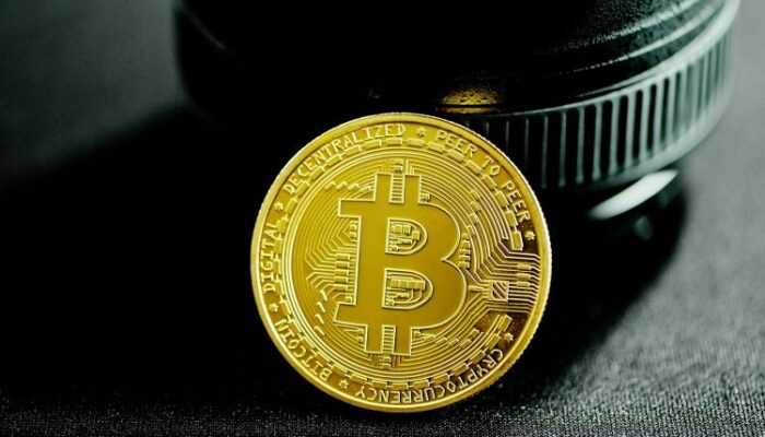 bitcoin-at-crossroads-after-trump-tariff-shock:-breakdown-towards-$106k-or-new-ath?