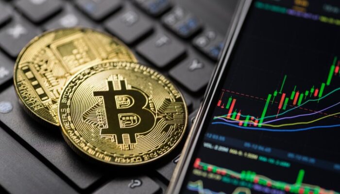 bitcoin-upward-trend-‘fragile’-as-spot-market-volume-drops-—-a-cause-for-alarm?