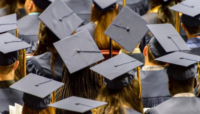 ai-may-already-be-shrinking-entry-level-jobs-in-tech,-new-research-suggests