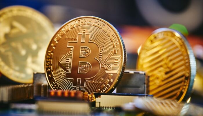 bitcoin-sees-massive-7,883-btc-outflow-from-coinbase-–-are-institutions-loading-up?