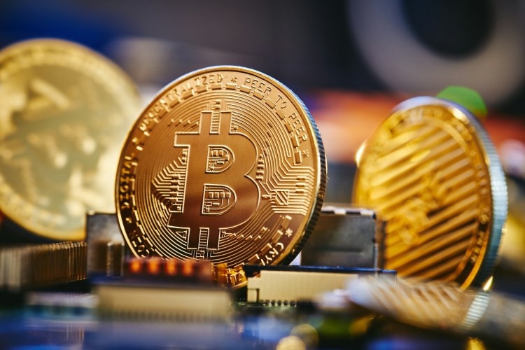 bitcoin-sees-massive-7,883-btc-outflow-from-coinbase-–-are-institutions-loading-up?