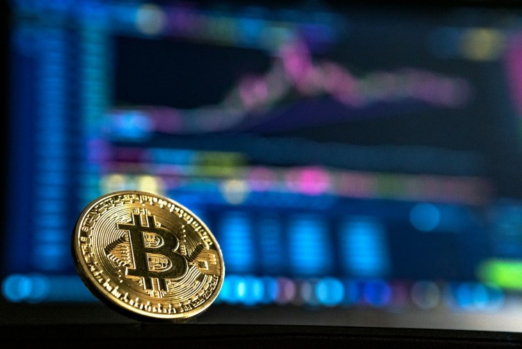 bitcoin-$106,800-support-retest-to-determine-next-move-–-breakout-or-breakdown-ahead?
