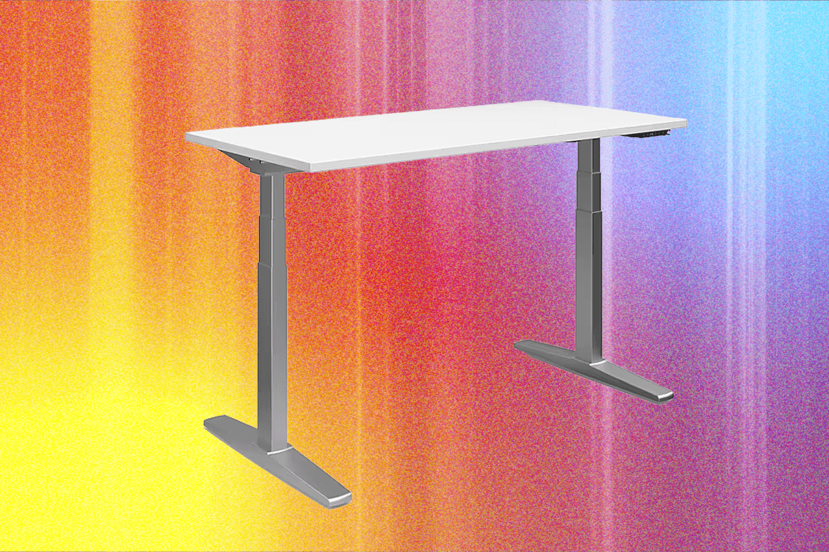 this-staples-standing-desk-isn’t-flashy-but-it’s-reliable-for-the-money