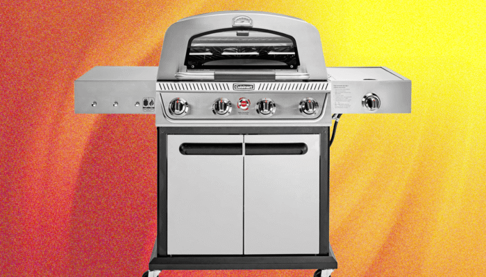 behold,-a-four-burner-grill-that’s-also-a-griddle-and-a-pretty-good-pizza-oven