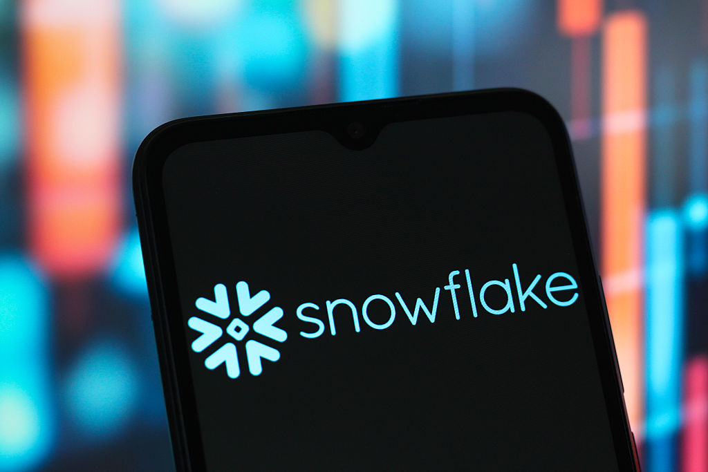 snowflake-to-acquire-database-startup-crunchy-data