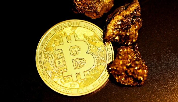 bitcoin-derivatives-reset:-neutral-funding-and-whale-withdrawals-hint-at-bullish-shift