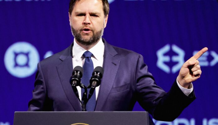 at-bitcoin-2025,-crypto-purists-and-the-maga-faithful-collide