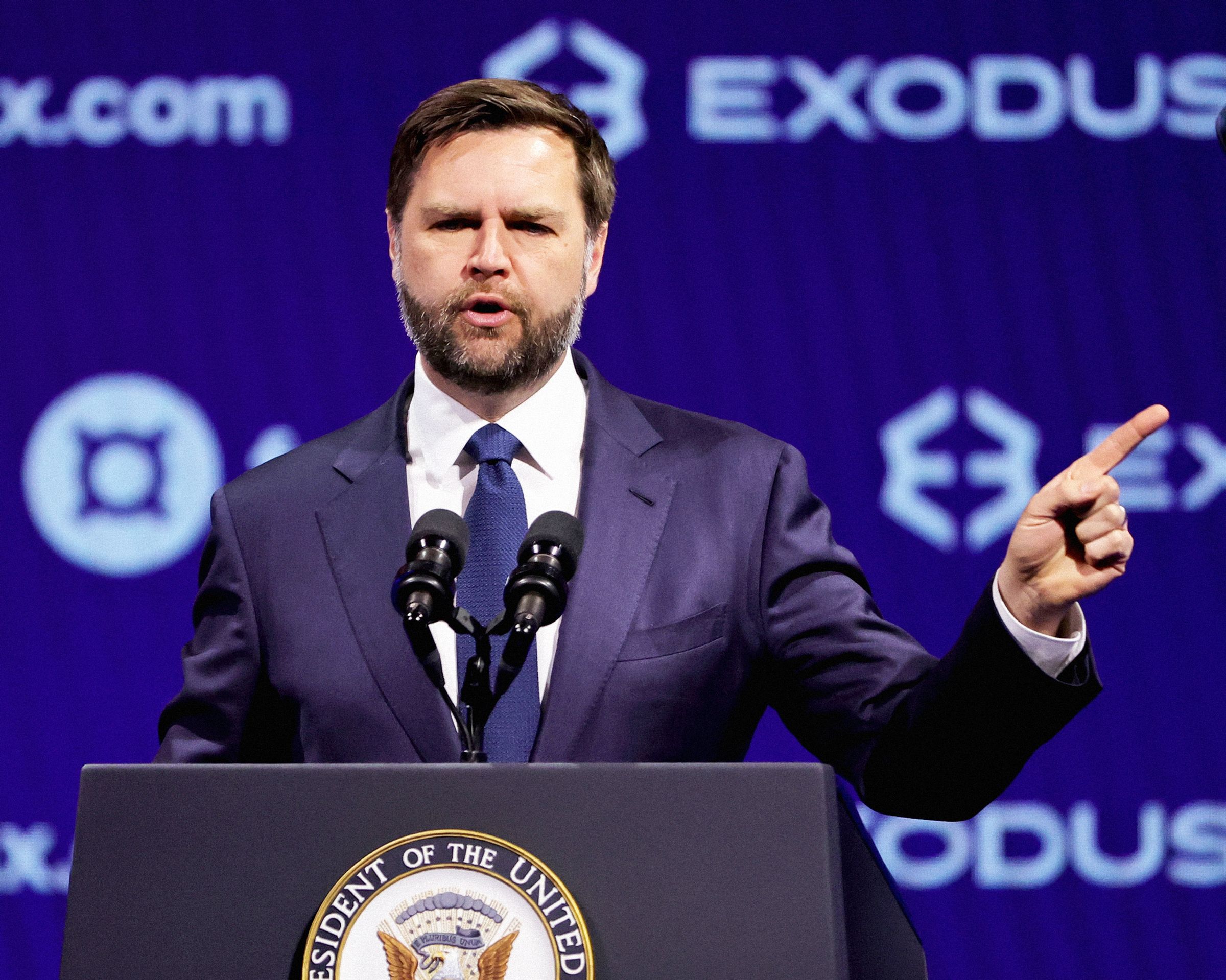 at-bitcoin-2025,-crypto-purists-and-the-maga-faithful-collide