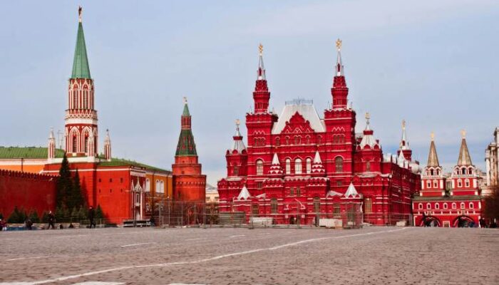 from-wall-street-to-red-square:-moscow-exchange-lists-blackrock-bitcoin-futures