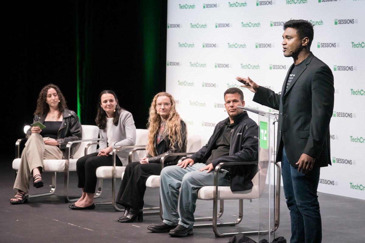 ai-startups-take-to-the-stage-to-pitch-their-companies-to-a-panel-of-judges