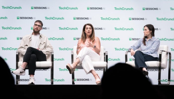 disruption-playbook:-how-to-beat-ai-incumbents-at-their-own-game