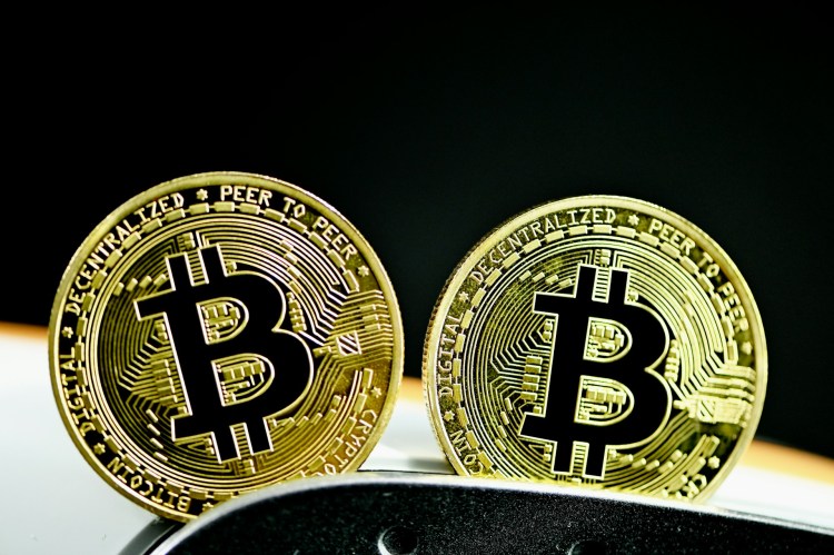 bitcoin-on-chain-warning:-short-term-holder-selling-accelerates-amid-price-correction