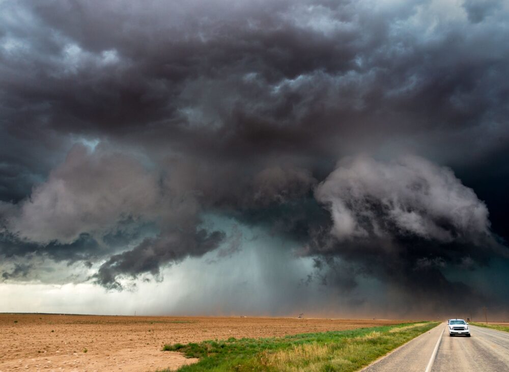 the-viral-storm-streamers-predicting-deadly-tornadoes—sometimes-faster-than-the-government