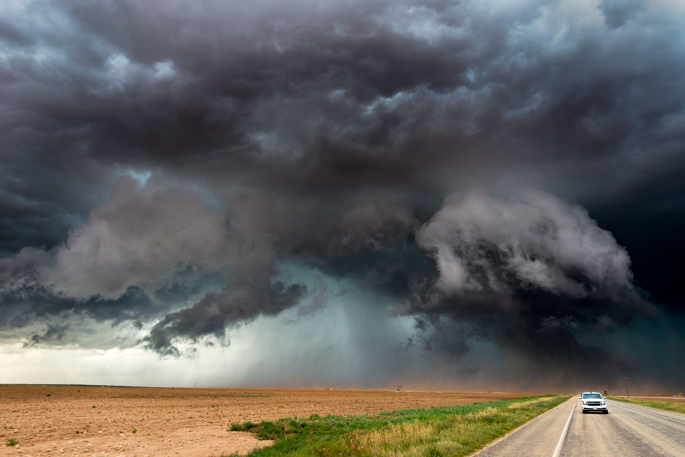 the-viral-storm-streamers-predicting-deadly-tornadoes—sometimes-faster-than-the-government