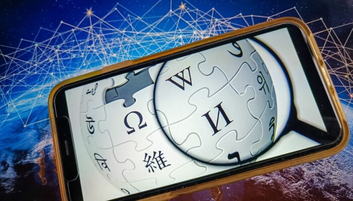 wikipedia-pauses-ai-generated-summaries-pilot-after-editors-protest