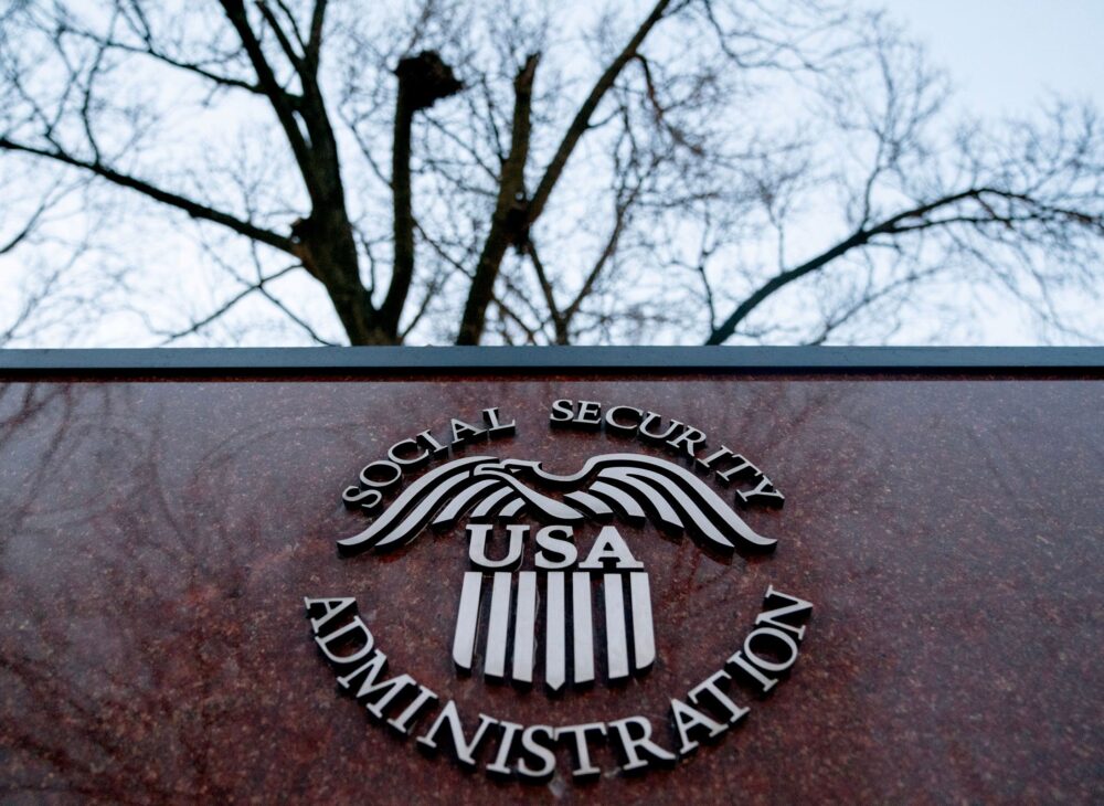 senators-warn-doge’s-social-security-administration-work-could-break-benefits
