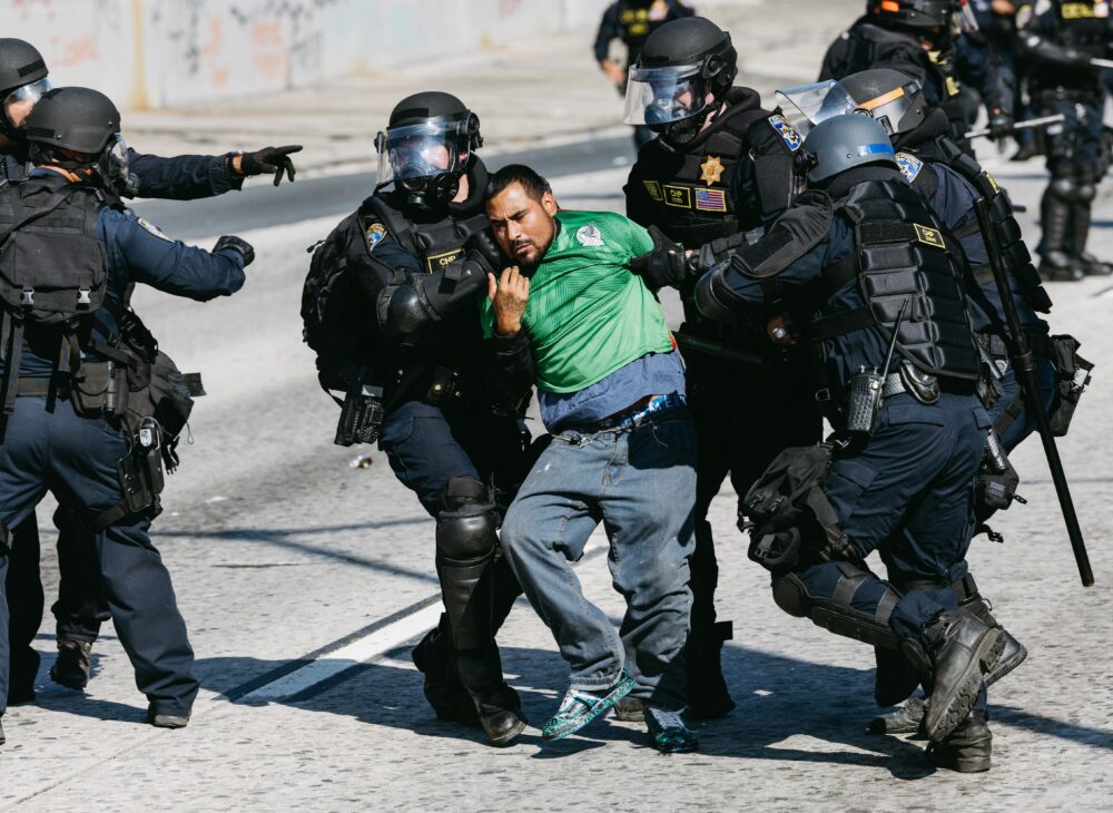 social-media-is-now-a-diy-alert-system-for-ice-raids