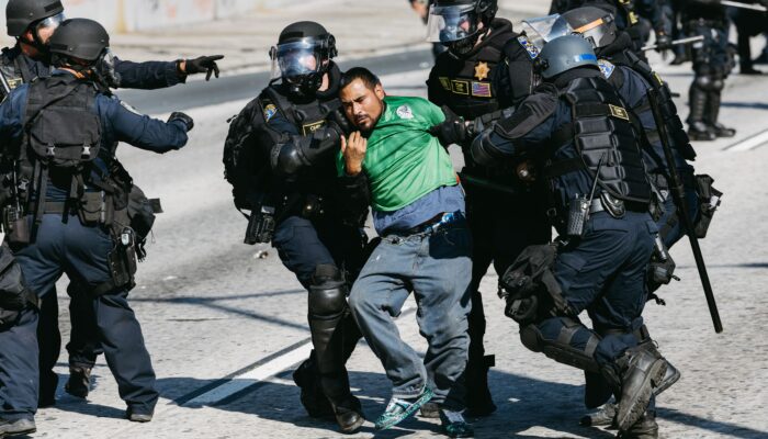 social-media-is-now-a-diy-alert-system-for-ice-raids