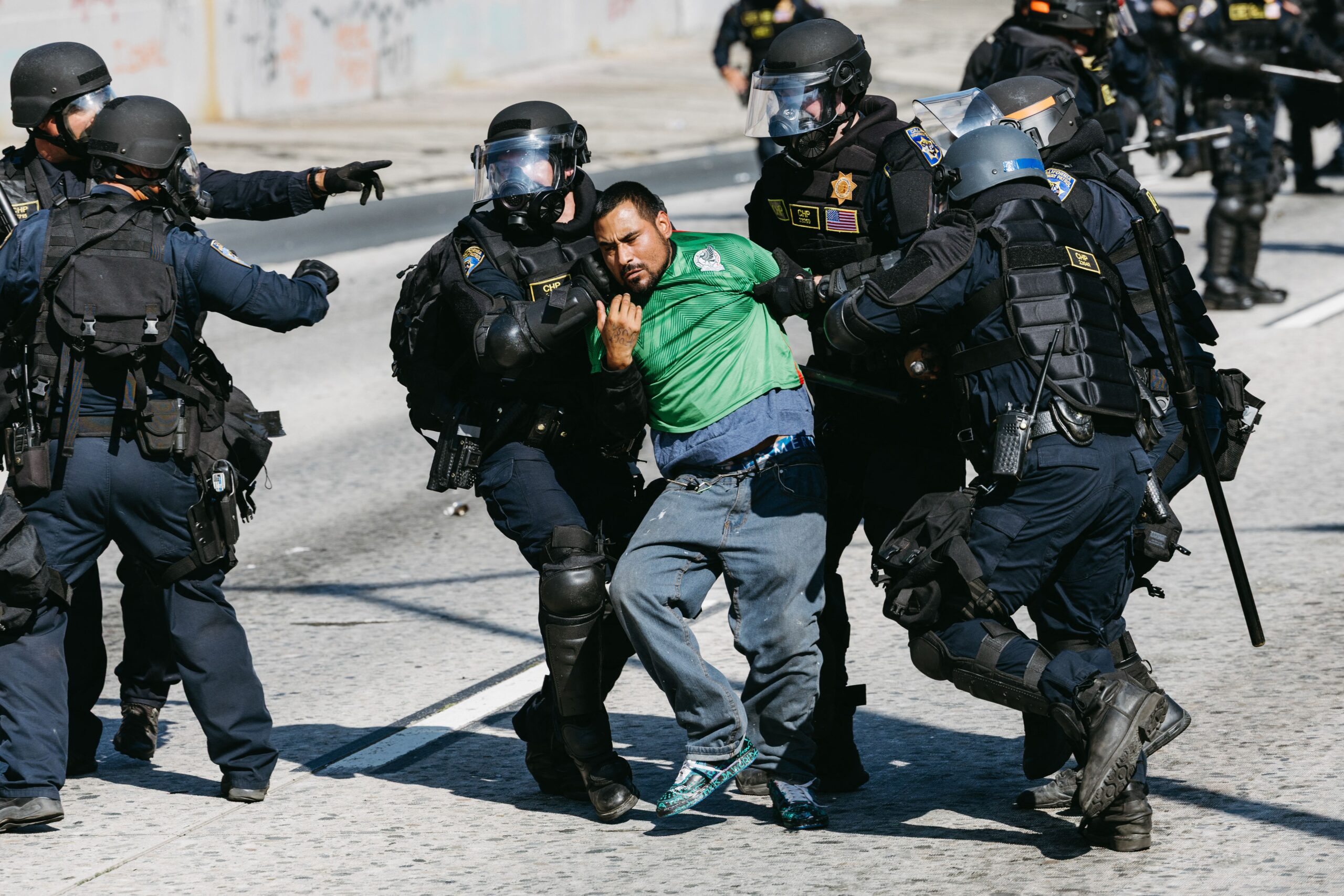 social-media-is-now-a-diy-alert-system-for-ice-raids
