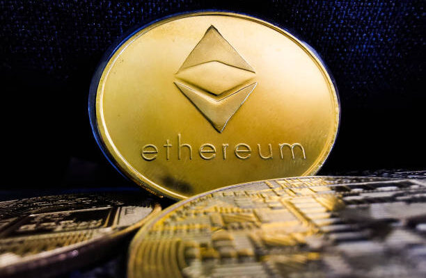 crypto-expert-puts-ethereum-price-at-$19,500-with-head-and-shoulders-emergence
