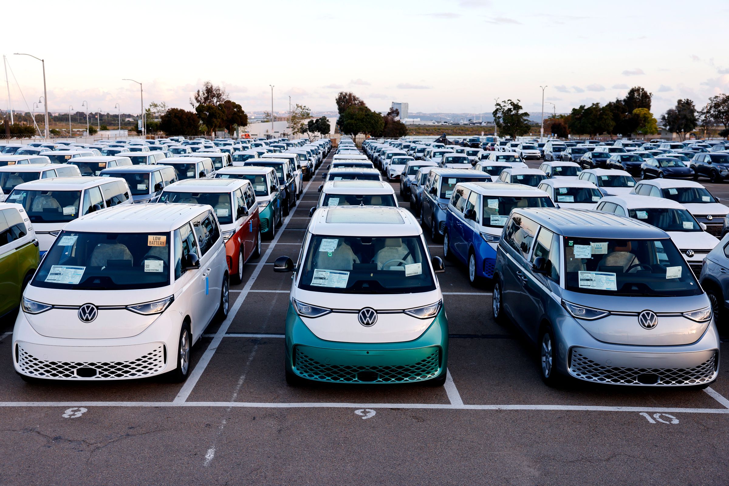 trump-wants-to-kill-california’s-emissions-standards.-here’s-what-that-means-for-evs