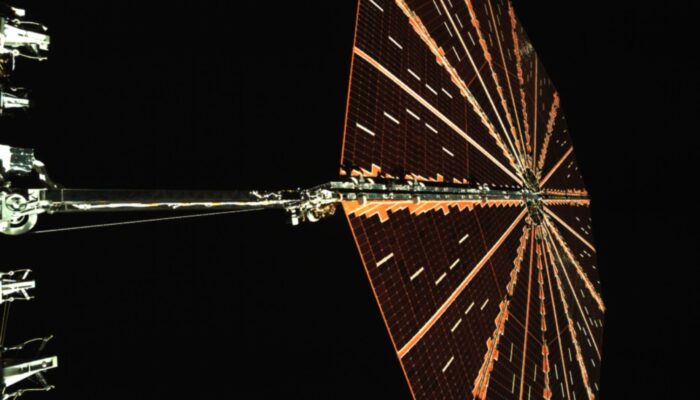 this-chinese-spacecraft-is-traveling-to-one-of-earth’s-quasi-moons